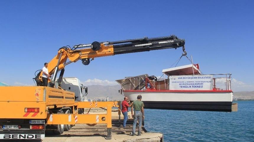 Van G&ouml;l&uuml;&rsquo;nde Deniz S&uuml;p&uuml;rgesiyle Temizlik