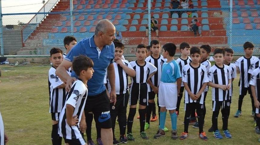 Tk&uuml;ugd: &ldquo;futbol İle Hayata Tutuyorlar&rdquo;