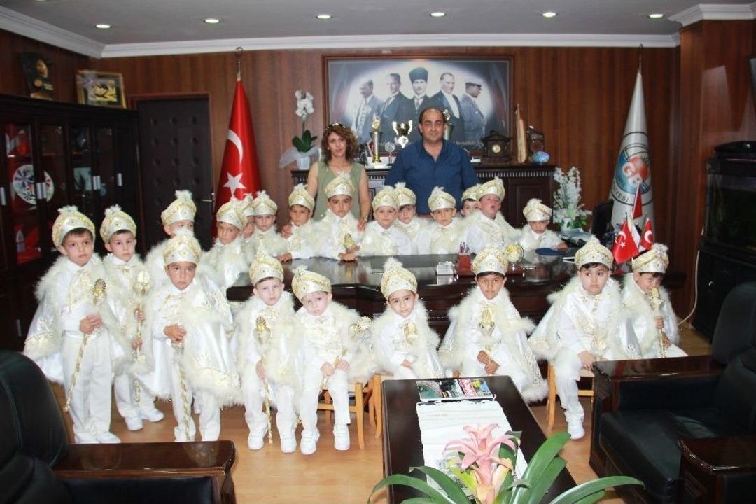G&uuml;l&uuml;&ccedil; Belediyesi 21 &Ccedil;ocuğu S&uuml;nnet Ettirdi