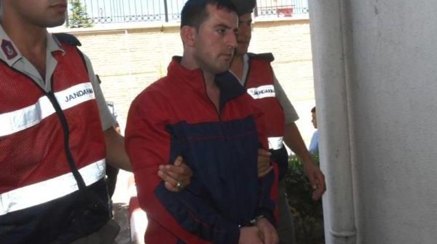 Ayrılmak Isteyen Kadını Bı&ccedil;aklayarak &Ouml;ld&uuml;ren Zanlı Adliyede