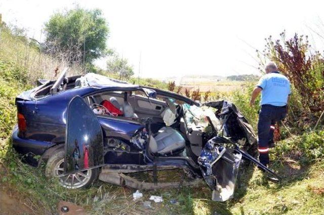 Tarlaya Uçan Otomobilin Sürücüsü Ağır Yaralandı