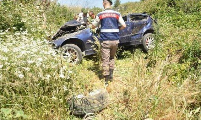 Tarlaya Uçan Otomobilin Sürücüsü Ağır Yaralandı