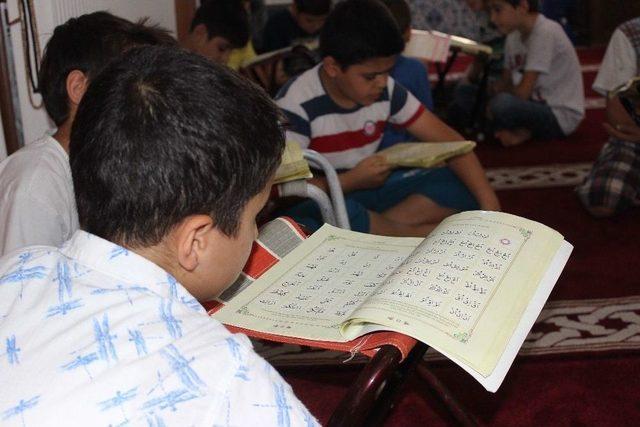 İmam Hatip Lisesi Mezunlarından Kuran Kursu &Ouml;ğrencilerine Dondurma İkramı 2