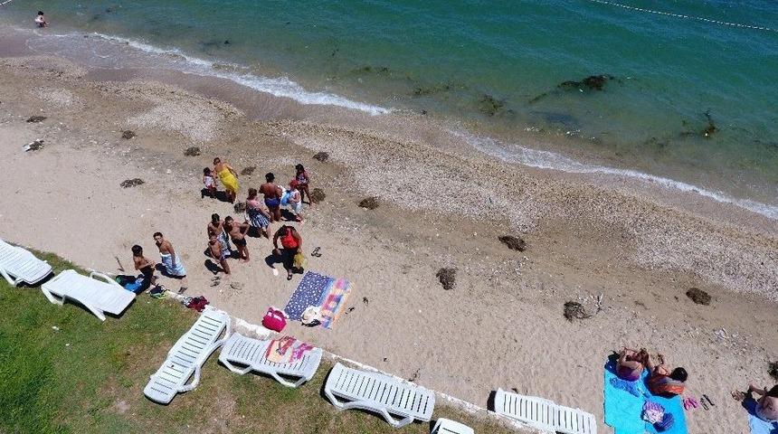 Boğulma Tehlikesi Ge&ccedil;iren Kadını Vatandaşlar Kurtardı