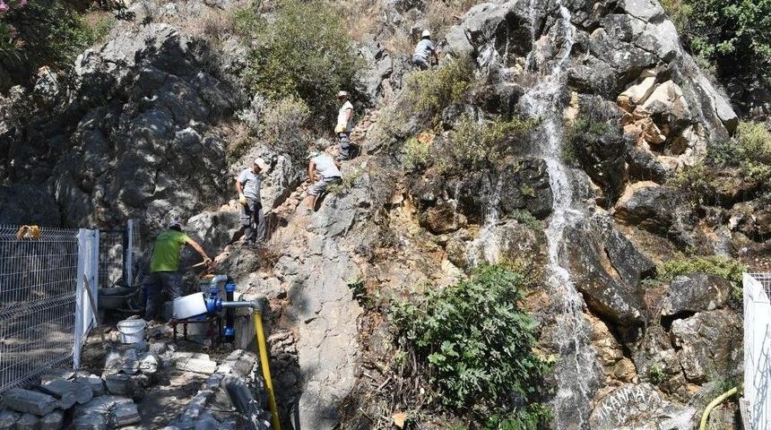 Konyaaltı Belediyesi Parklara Estetik Katıyor