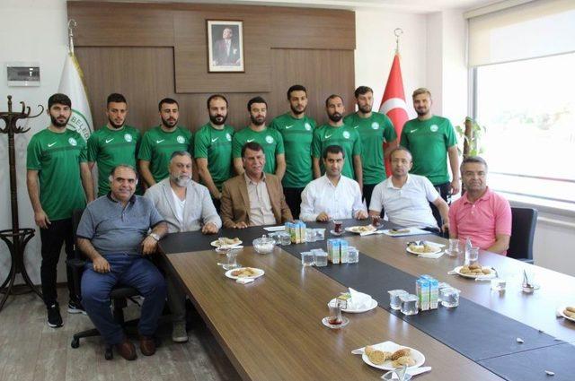 Sivas Belediyespor 10 Futbolcuyla Sözleşme İmzaladı