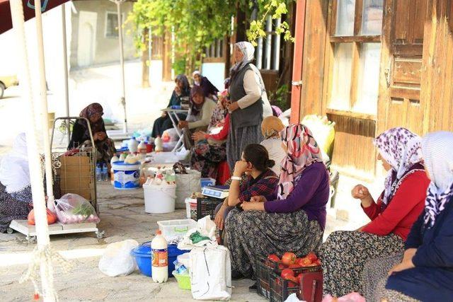 Civar Şehirler De Sivrihisar Halk Pazarından Alışveriş Yapıyor