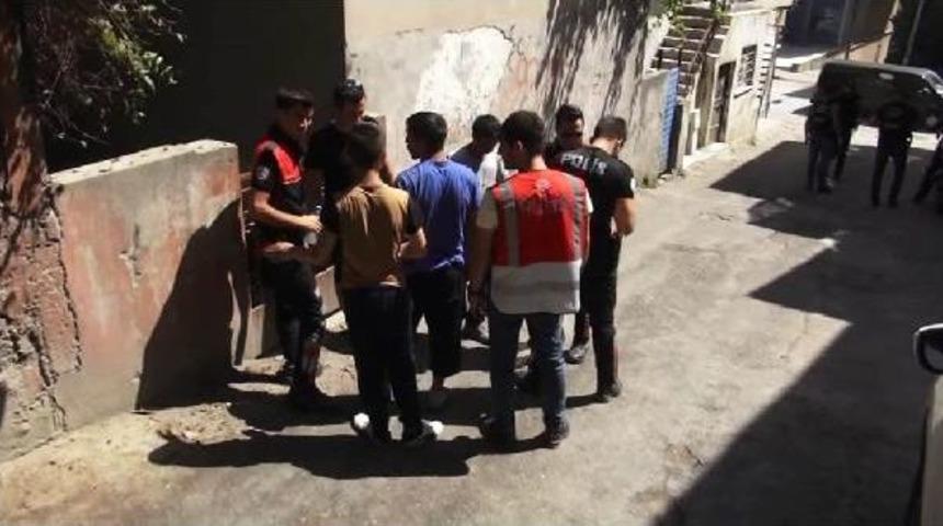Fikirtepe'de Kentsel D&ouml;n&uuml;ş&uuml;m Nedeniyle Boşaltılan Binalarda Uyuşturucu Operasyonu