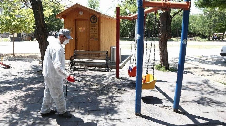 Parklarda Dezenfekte &Ccedil;alışması