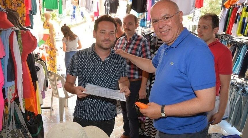 Başkan Eşkinat Yeni A&ccedil;ılan İş Yerlerinin Ruhsatlarını Bizzat Teslim Etti