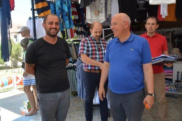 Başkan Eşkinat Yeni A&ccedil;ılan İş Yerlerinin Ruhsatlarını Bizzat Teslim Etti 1