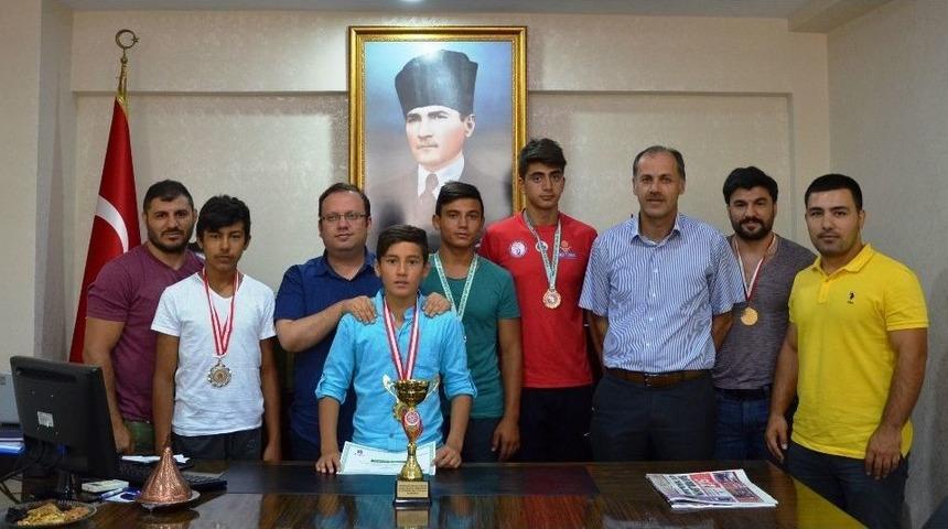 Darendeli G&uuml;reş&ccedil;iler Başarıya Doymuyor