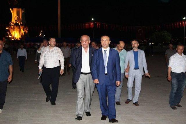 İskenderun’da Demokrasi Nöbeti Başladı