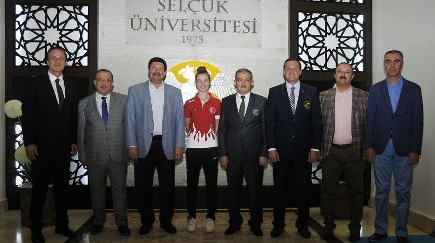 D&uuml;nya Şampiyonu Ağrıs&rsquo;tan Rekt&ouml;r Şahin&rsquo;e Ziyaret