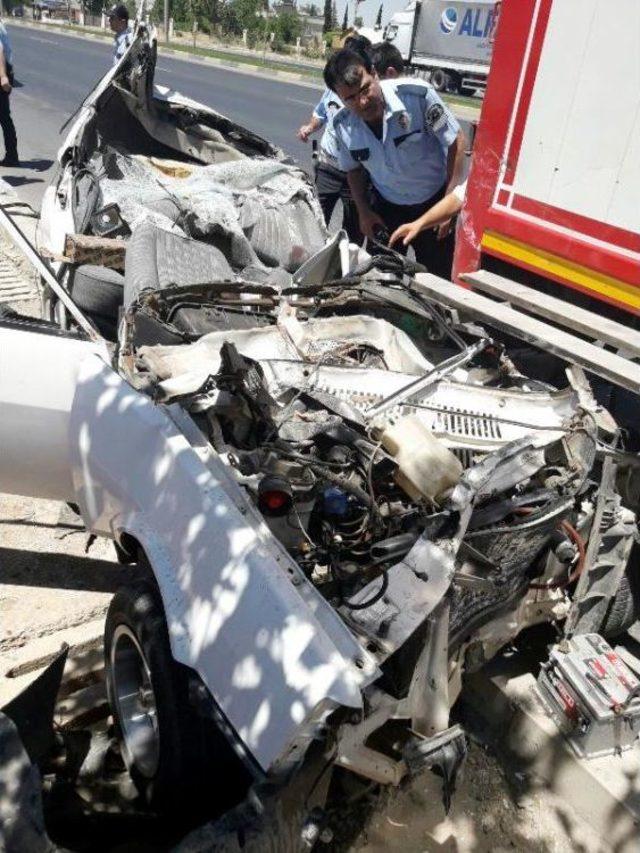 Park Halindeki Kamyona &Ccedil;arpan Otomobilin S&uuml;r&uuml;c&uuml;s&uuml; &Ouml;ld&uuml; 1