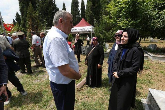 Başkan Toçoğlu’ndan, 15 Temmuz’da Şehit Olan Özel Harekat Polisi’nin Mezarına Ziyaret