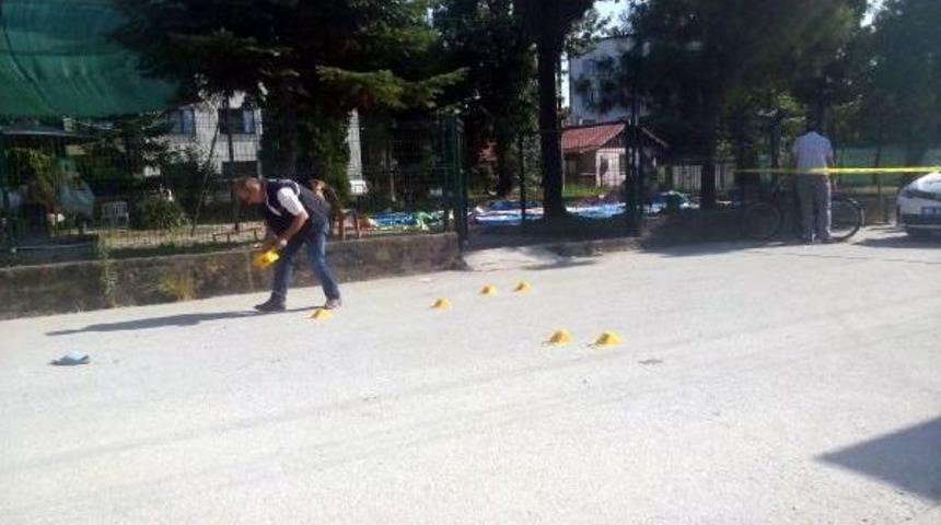 Akyazı'da Silahlı Kavga: 3 Yaralı