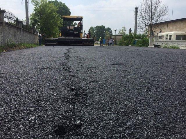Akyazı&rsquo;da Asfalt &Ccedil;alışmaları Devam Ediyor 1