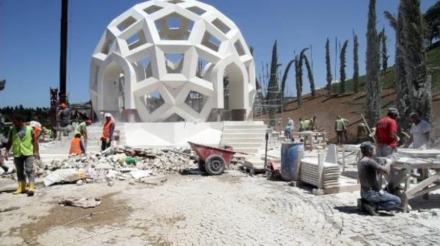 İbb Başkanı Topbaş &lsquo;15 Temmuz Şehitler Abidesi&rsquo;Nde Incelemelerde Bulundu