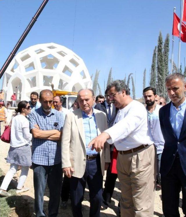 İbb Başkanı Topbaş &lsquo;15 Temmuz Şehitler Abidesi&rsquo;Nde Incelemelerde Bulundu 1