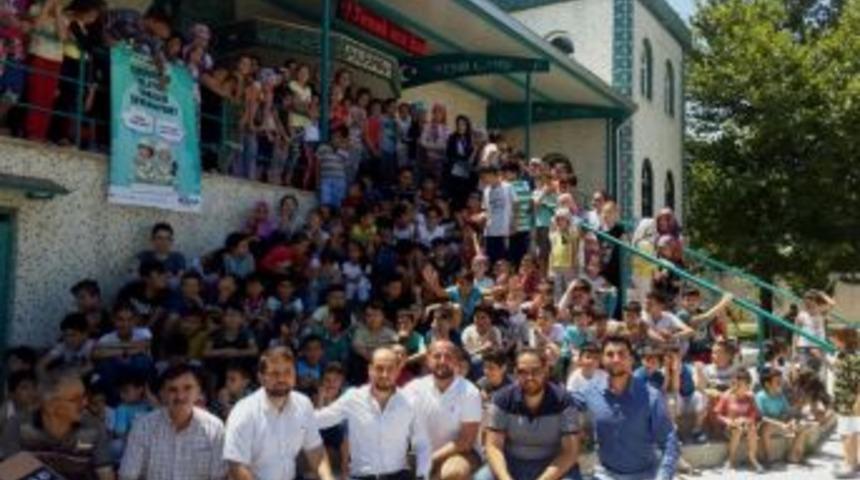 Gen&ccedil;lerden &Ccedil;ocuklara Dondurma İkramı