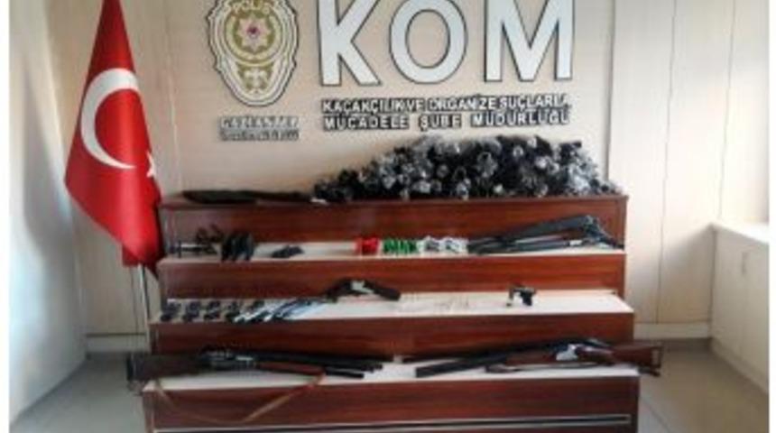 Gaziantep Polisinden Silah Ka&ccedil;ak&ccedil;ılarına Operasyon