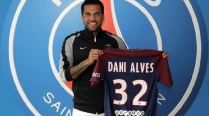 Daniel Alves, Resmen Paris Saint-germain&rsquo;de