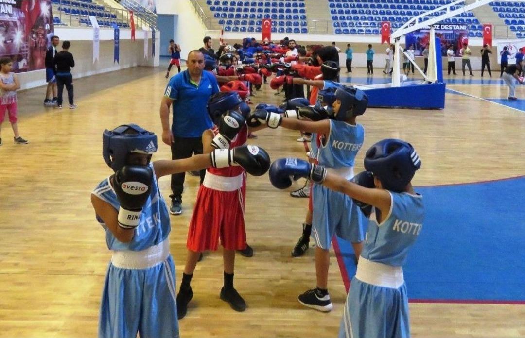 Edremit&rsquo;te 15 Temmuz Şehitlerini Anma, Demokrasi Ve Milli Birlik G&uuml;n&uuml;