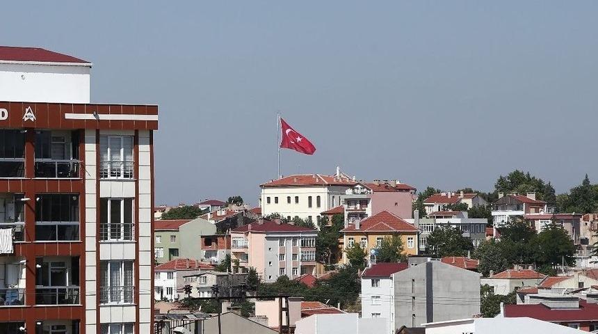 Atat&uuml;rk Evi&rsquo;ne Dev T&uuml;rk Bayrağı