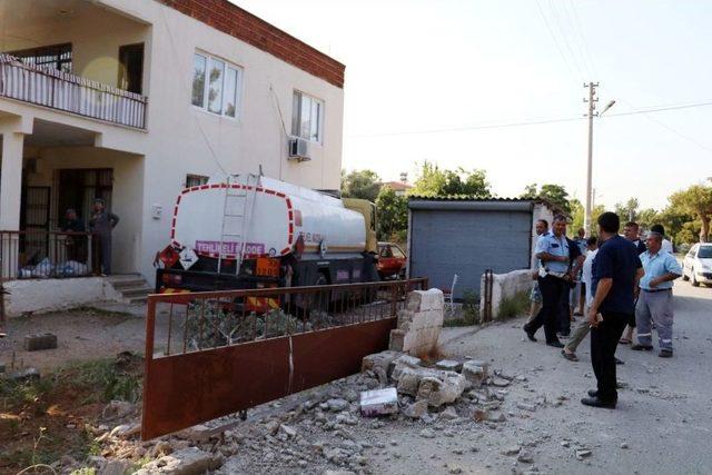 Antalya’da Akaryakıt Tankeri Evin Bahçesine Daldı