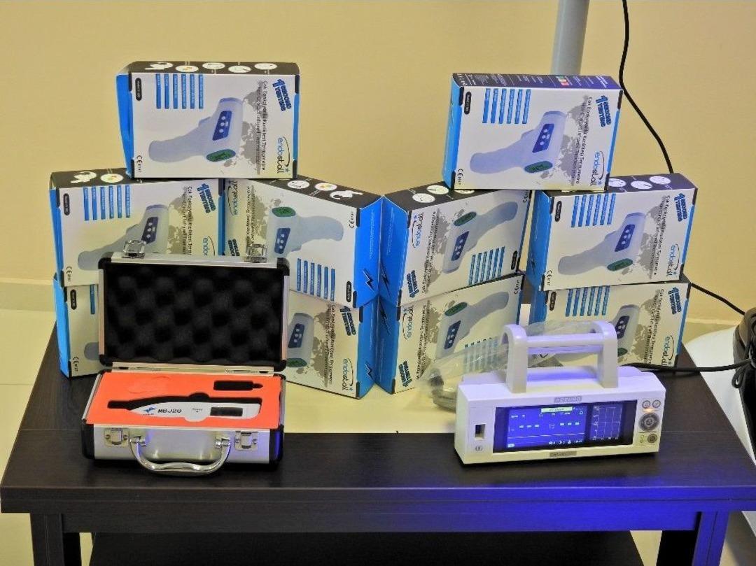 &Ccedil;eşme Devlet Hastanesine Tıbbi Cihaz Ve Ak&uuml;l&uuml; Araba Yardımı