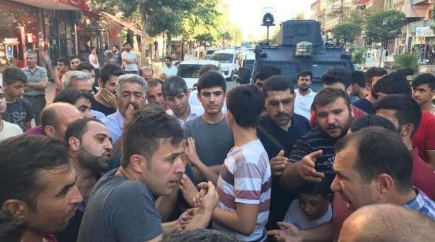 Elektrik Kesintilerine Tepki G&ouml;steren Mahalleli, Dedaş Personellerini Rehin Aldı