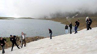 Temmuz Ayında Kartopu Oynadılar