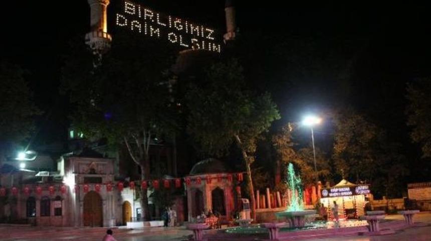 Tarihi Camiilerde Mahyalı Mesaj