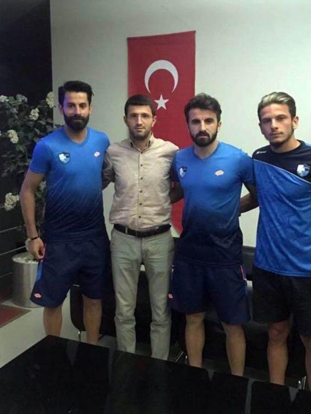 B.b.erzurumspor, İç Transferde Üç Oyuncusu İle Sözleşme İmzaladı