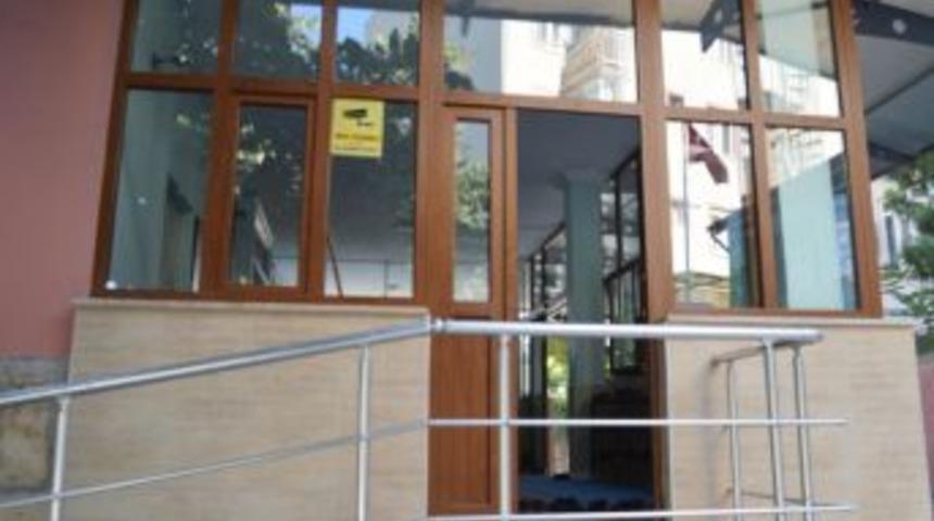 Camideki Hırsızlık G&uuml;venlik Kamerasına Yansıdı