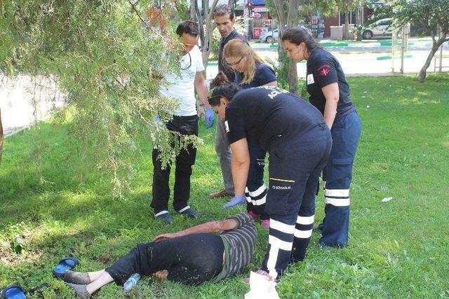 (özel Haber) Parkta Bayılan Yaşlı Adamın İmdadına Yoldan Geçen Hemşire Yetişti