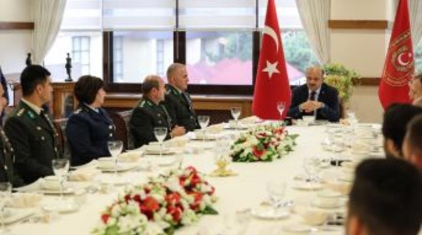 Bakan Işık, 15 Temmuz Gazisi Askerlerle Bir Araya Geldi