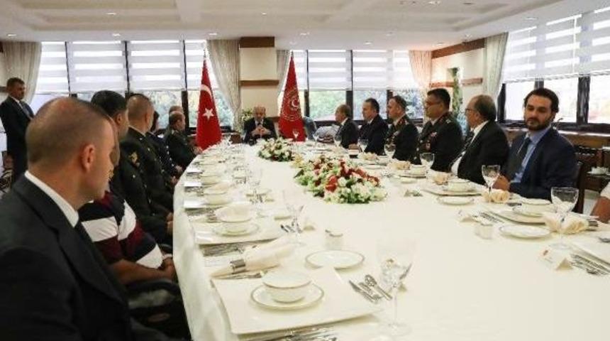 Milli Savunma Bakanı Işık 15 Temmuz'da Gazi Olan Askerlerle Bir Araya Geldi&nbsp;