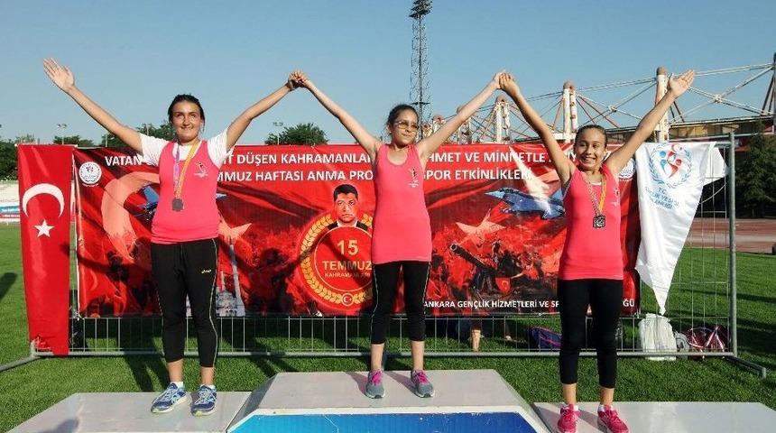 G&uuml;len Y&uuml;zler, G&ouml;ren Kalpler Yarıştı