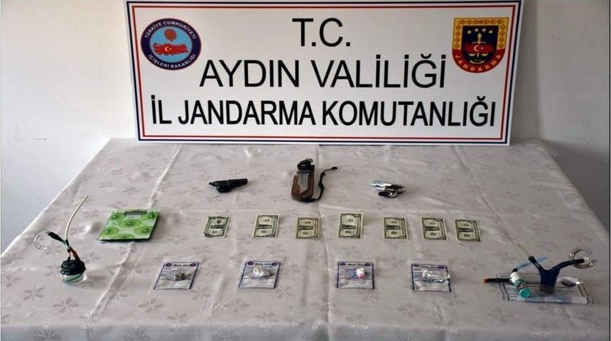 S&ouml;ke&rsquo;de Jandarmadan Uyuşturucu Tacirlerne Darbe; 4 Tutuklama