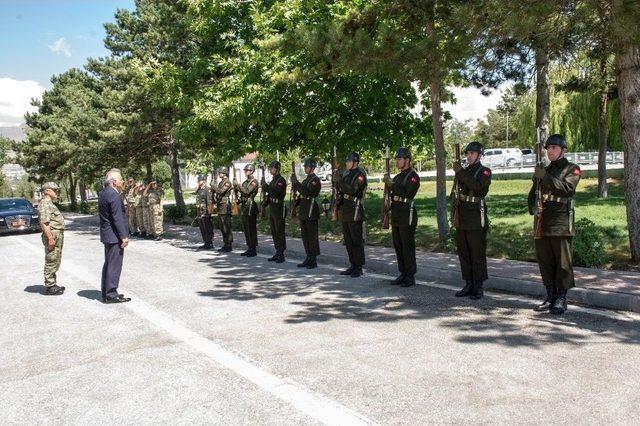 Vali Zorluoğlu’ndan Kolordu Komutanlığına Ziyaret