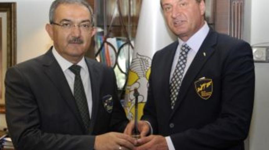 Rekt&ouml;r Şahin, Federasyonun Sağlık Kuruluna Se&ccedil;ildi