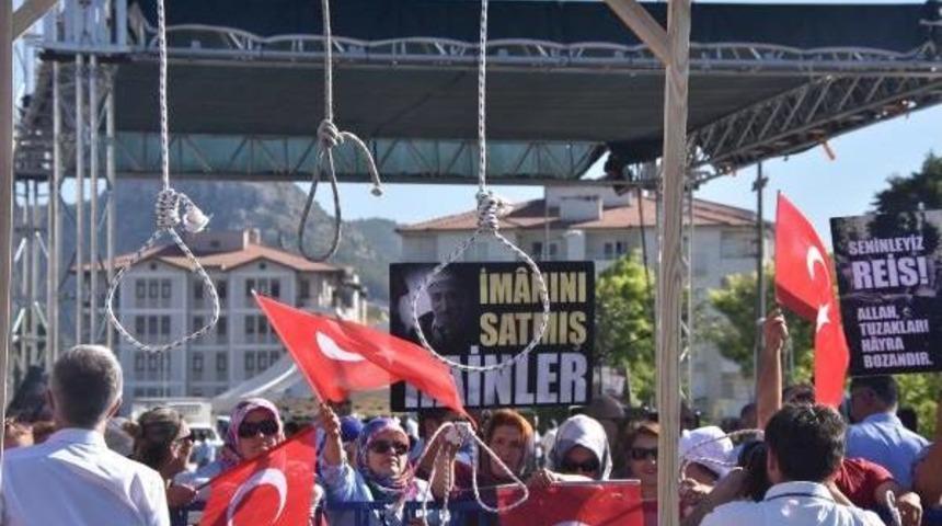 Cumhurbaşkanı'na Suikast Timi Davasında, Duruşma Salonu Dışına Darağacı Kuruldu