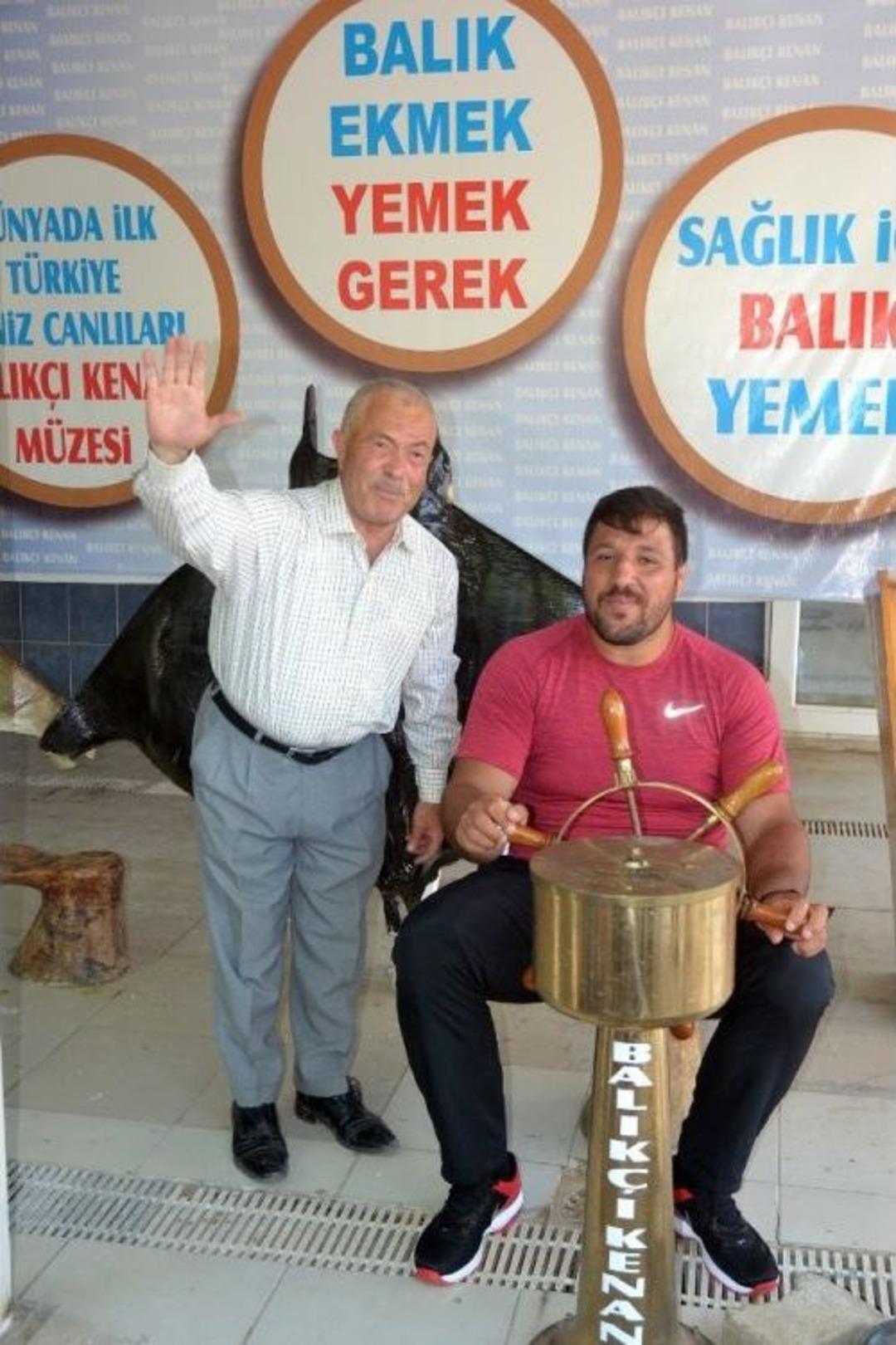 Balık&ccedil;ı Kenan&rsquo;dan Recep Kara&rsquo;ya Balık Ziyafeti