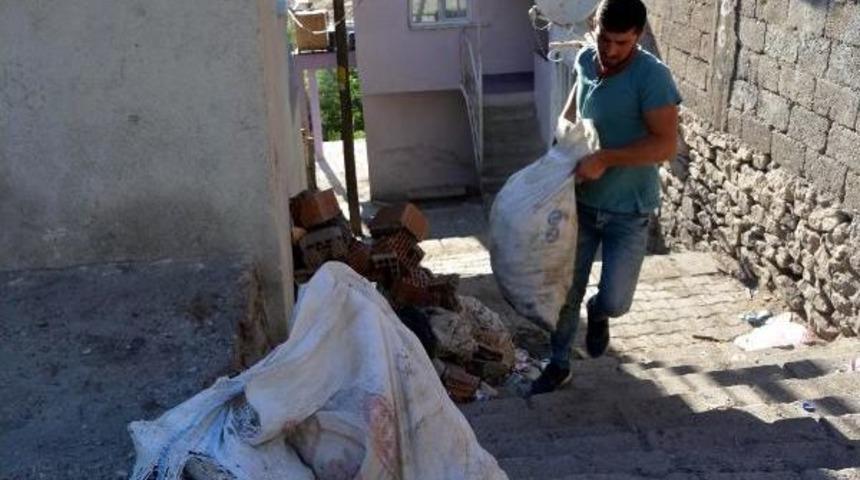 Milli Boks&ouml;r Hamallık Yapıyor