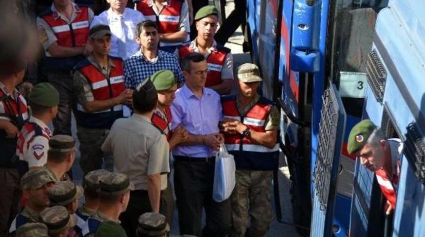 Cumhurbaşkanı'na Suikast Timi Davasında, Duruşma Salonu Dışına Darağacı Kuruldu (2)