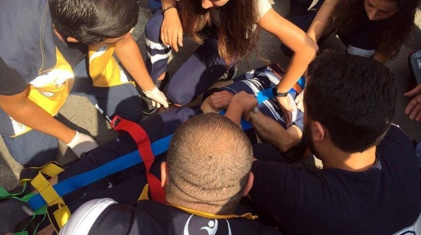 Yaşlı Adam Arabanın Altında Dakikalarca Yardım Bekledi