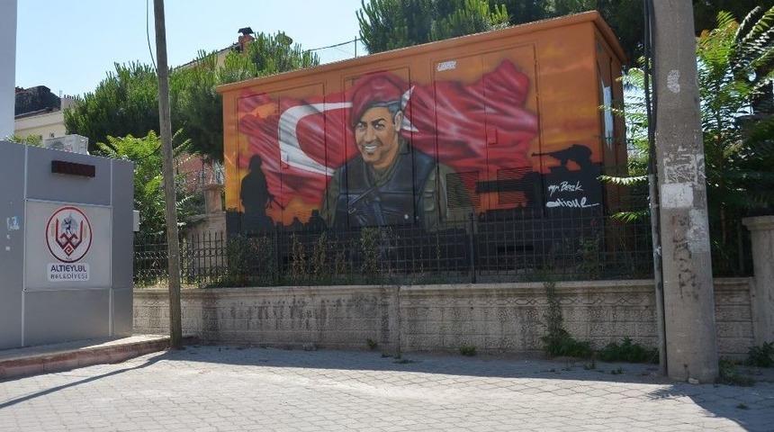 Kahramanların Resimleri Trafolarda