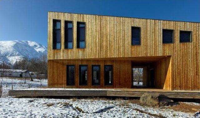 Kutluğ Ataman ın Erzincan daki Evine Iki Uluslararası Mimari &Ouml;d&uuml;l 2